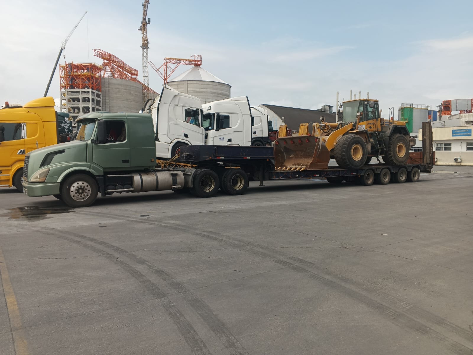 Drive 45 Transportes<br> Conectando Negócios com Eficiência e Segurança.